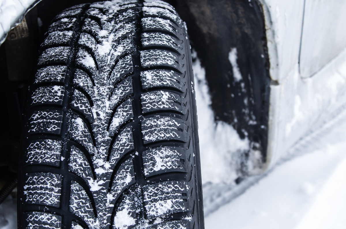 Voiture pneus neige