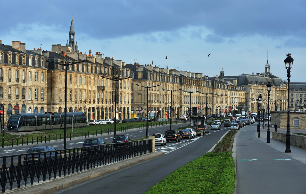 Centre-ville Bordeaux circulation voitures